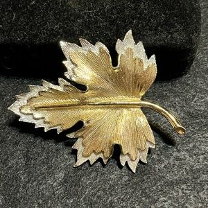 Vintage Maple Leaf Brooch Gold Silver Tones Textured Sarah Cov 2 5/8" X 2 1/8"
